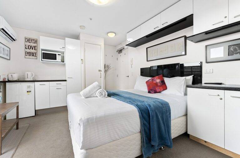 Outdoor Entertaining Essentials: Must-Have Items for Hosting